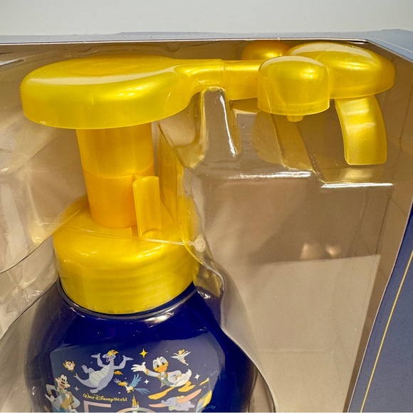 NWT. Disney 50th anniversary foaming soap dispenser cast of classic characters - Picture 5 of 12